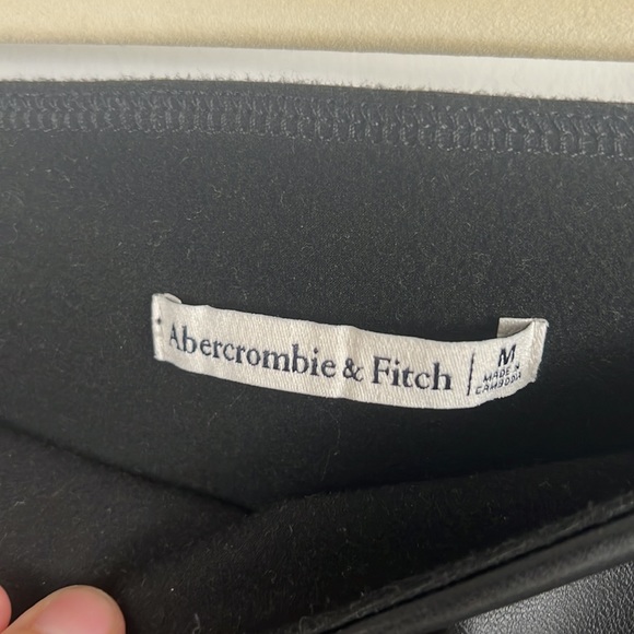 Abercrombie & Fitch Faux Leather Leggings: Size Medium - Picture 3 of 4